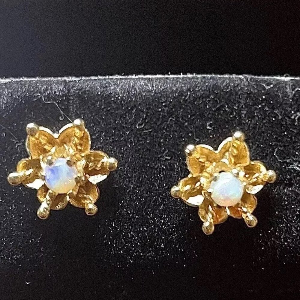 Beautiful Opal flower earrings in 14k gold